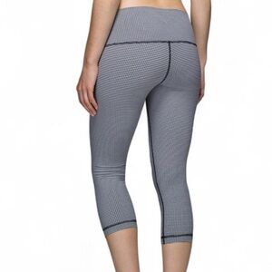 🌀 Lululemon Wunder Under Crop II (Roll Down) – Gingham Navy White – Size 6